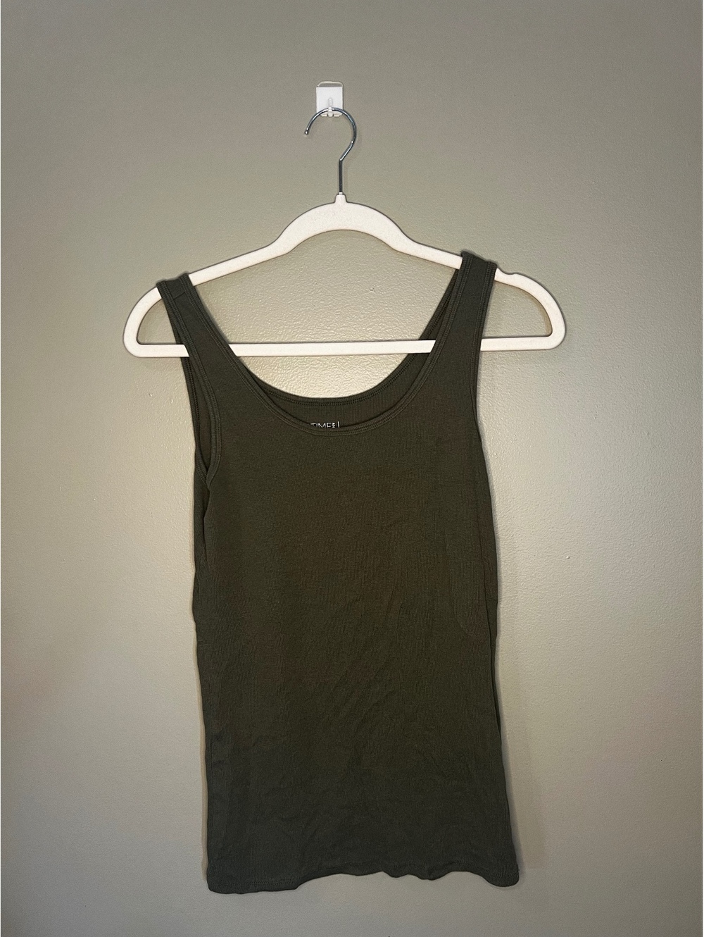 Time and Tru Olive Green Ribbed Sleeveless Scoop Neck Tank Top